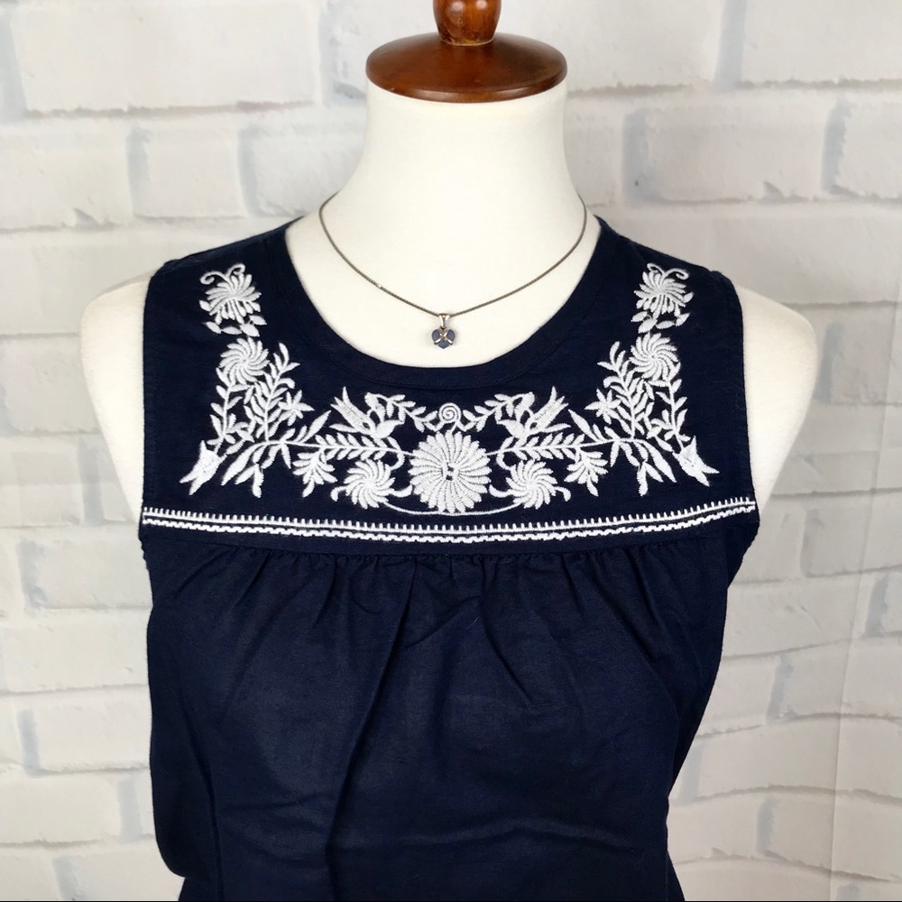 J. C R E W : Floral Embroidered Shell Tank - Picture 6 of 7
